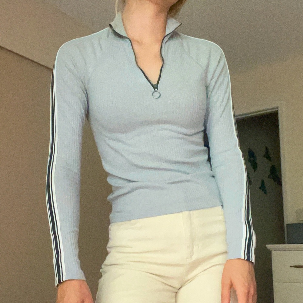 Abercrombie & Fitch gray ribbed long sleeve top